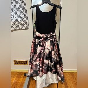 Dress with short sleeves